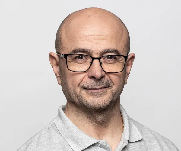 <img alt="" src="https://arkadprofiler.se/media/pages/kontakt/b86086c1db-1718277962/zoltan-02.jpg">